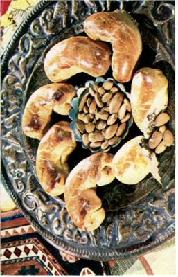 Буниатов К., Мапеев Н. Сладкие блюда азербайджанской кухни